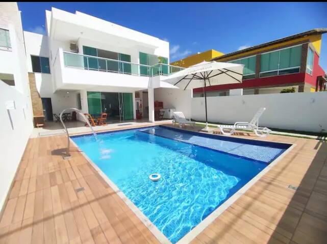 Entire home with 4 bedrooms in Aracaju - Casa em cond. Fechado em frente  à praia.