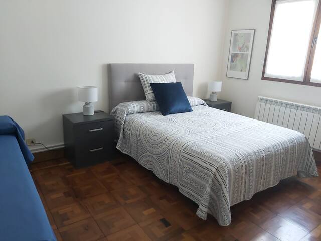 2 habitaciones+salón+baño (todo privado). Gros/SS