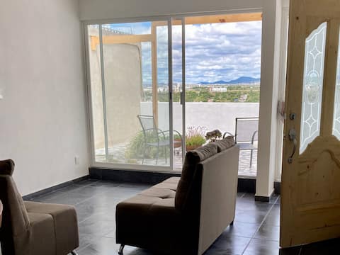 Top performing Airbnb: A cozy suite with a separate entrance in Milenio 3