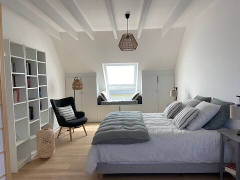 Bright house, sea view 150m from the beach.