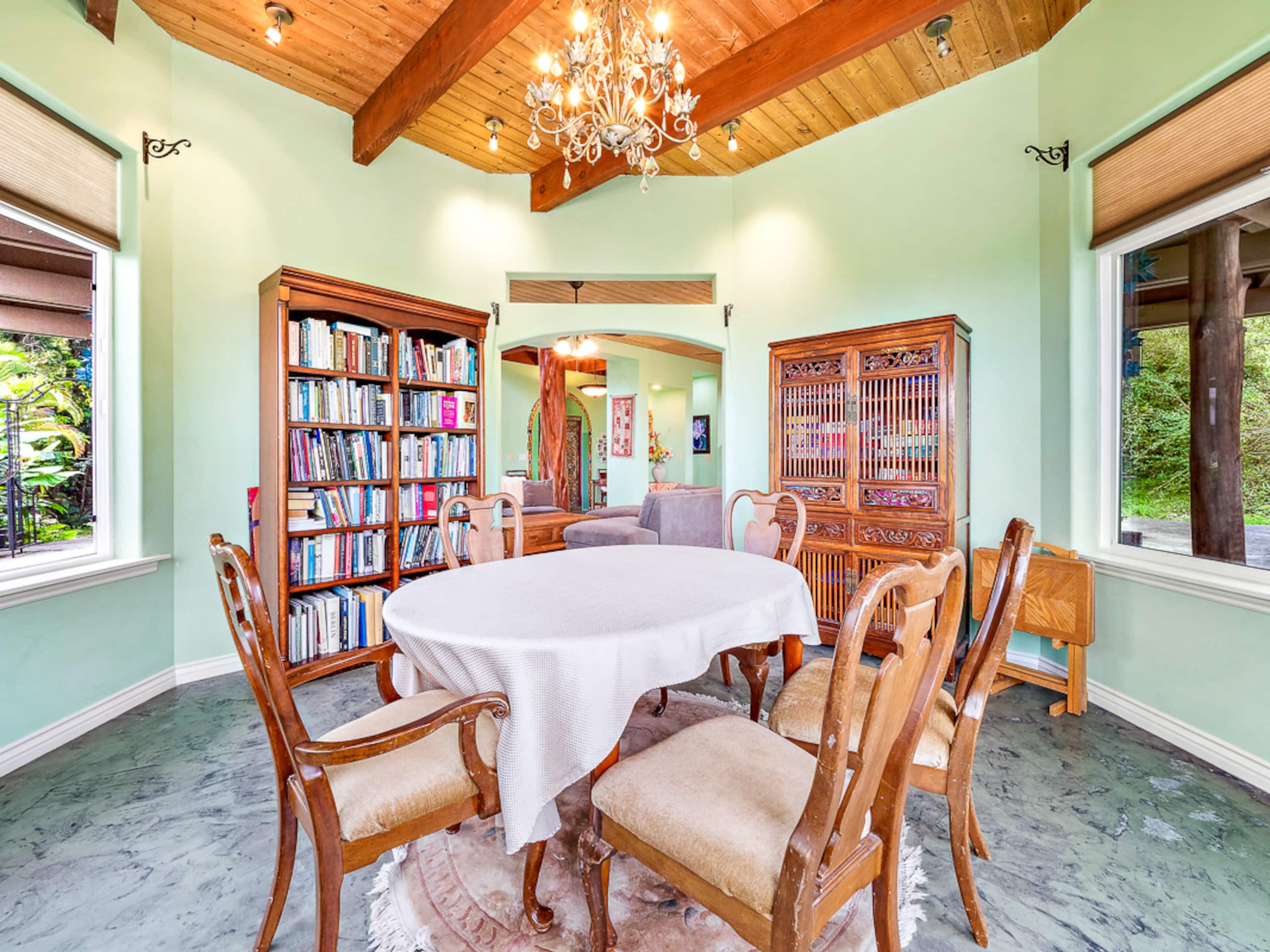 Home in Holualoa · ★4.6 · 4 bedrooms · 7 beds · 3.5 private baths - Image 10
