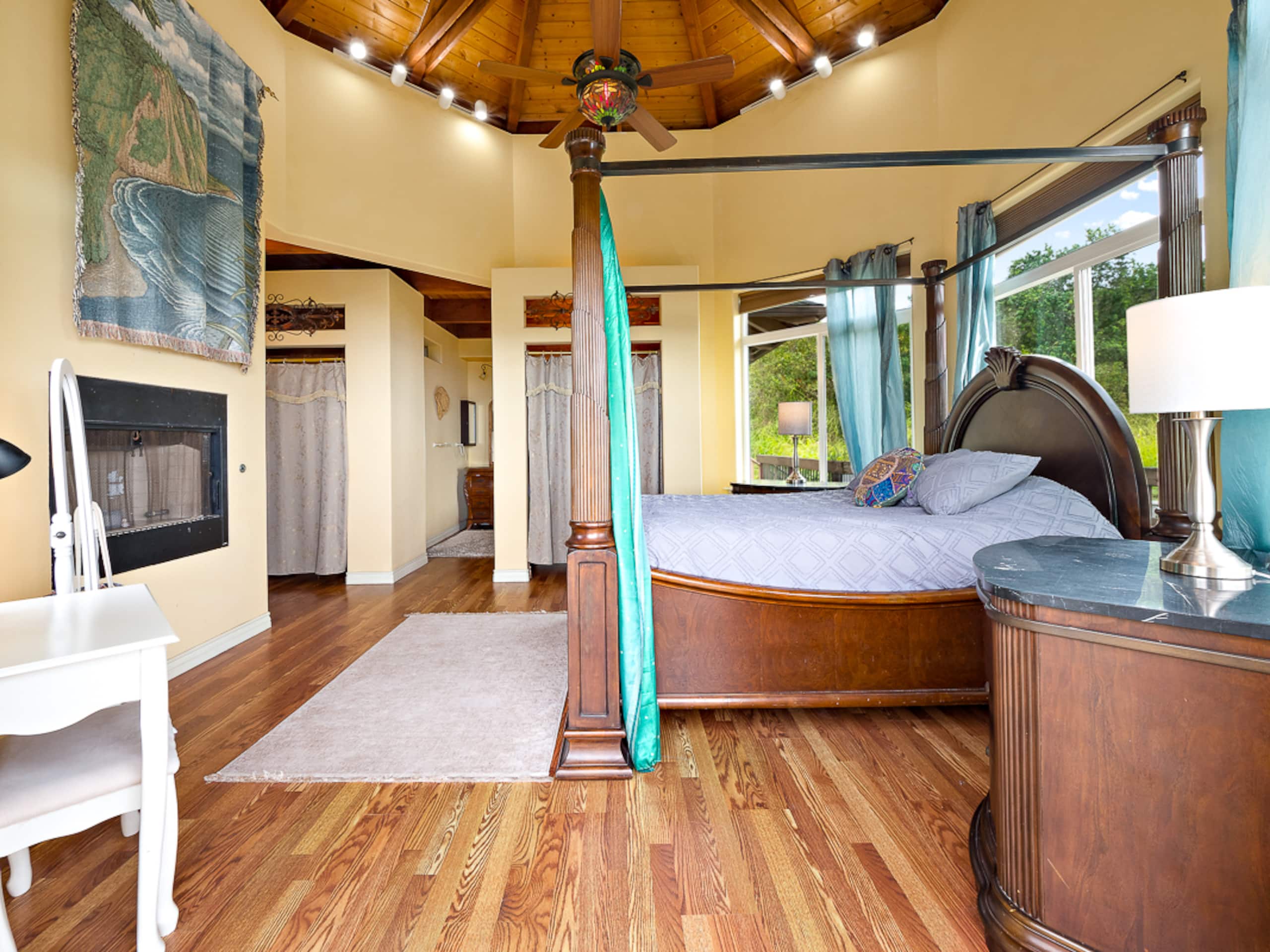Home in Holualoa · ★4.6 · 4 bedrooms · 7 beds · 3.5 private baths - Image 14