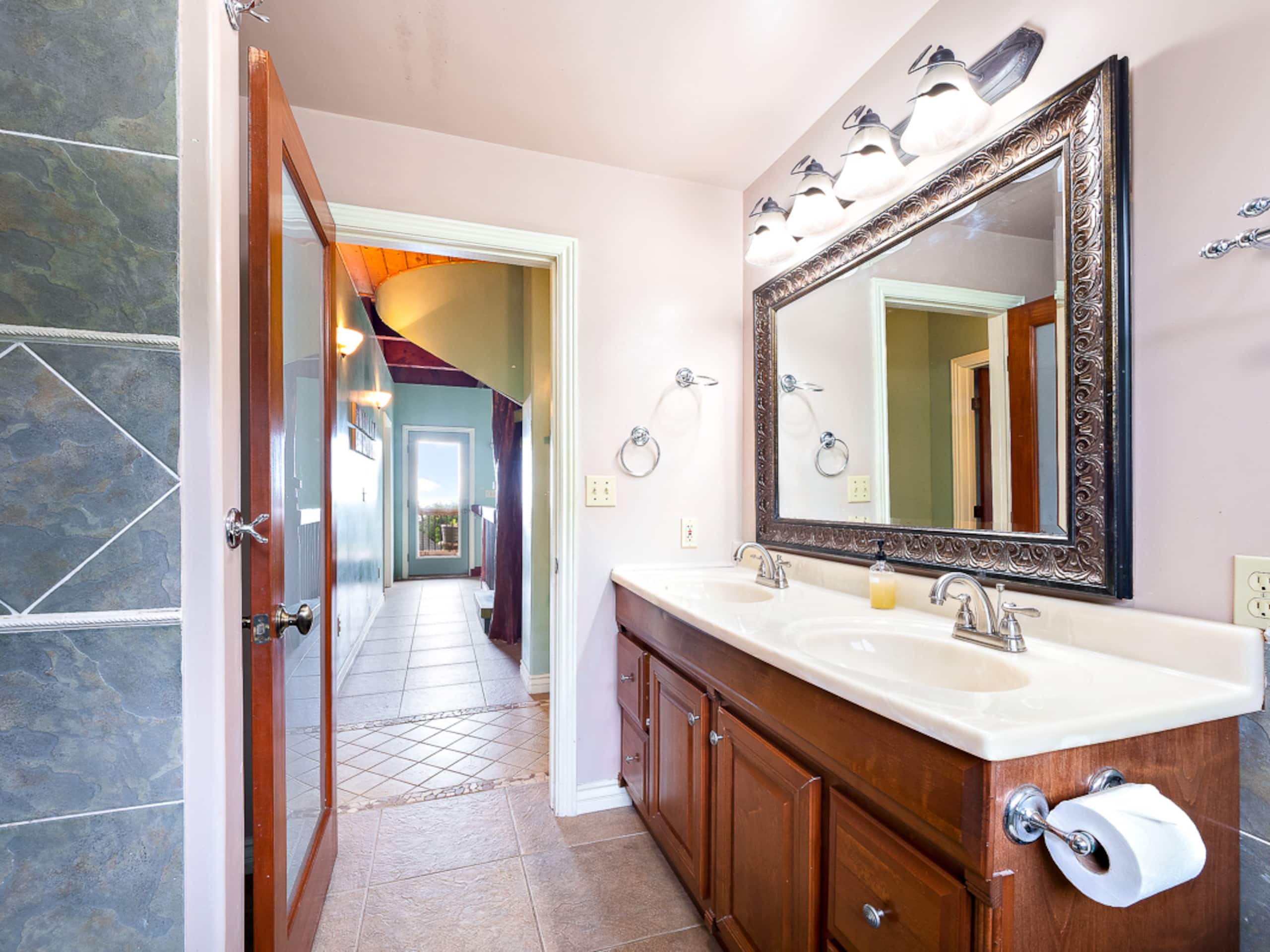 Home in Holualoa · ★4.6 · 4 bedrooms · 7 beds · 3.5 private baths - Image 37