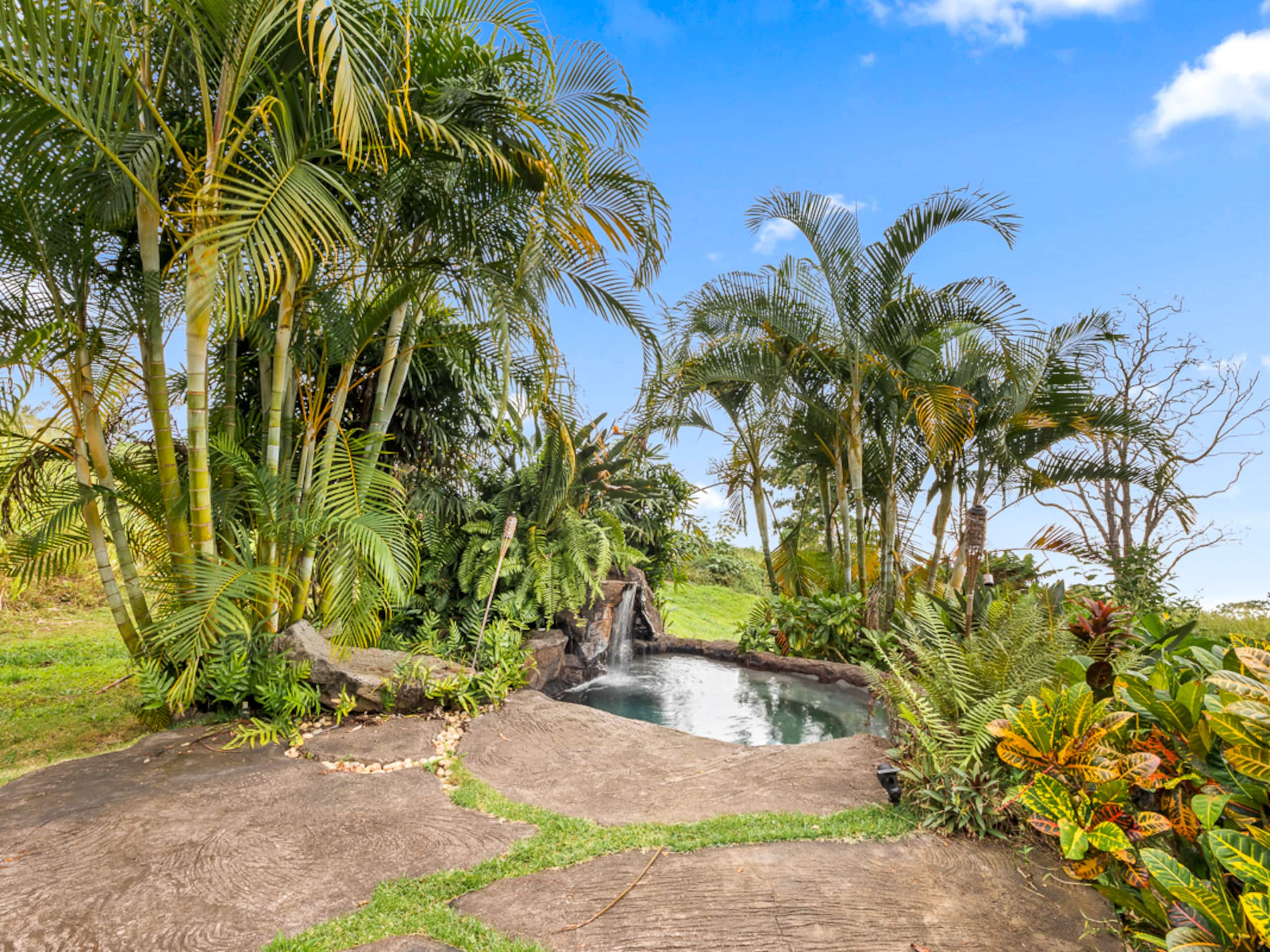 Home in Holualoa · ★4.6 · 4 bedrooms · 7 beds · 3.5 private baths - Image 34