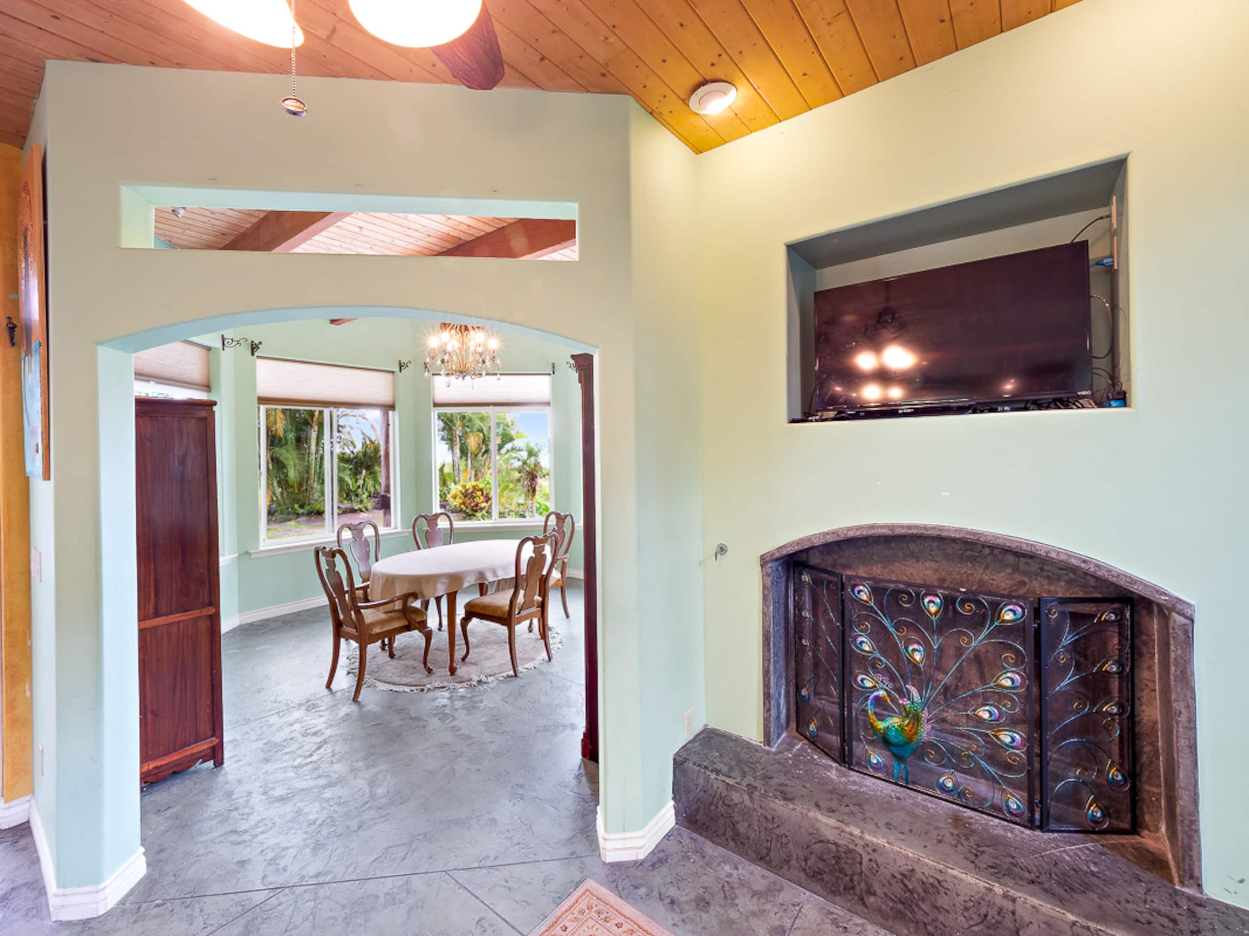 Home in Holualoa · ★4.6 · 4 bedrooms · 7 beds · 3.5 private baths - Image 12