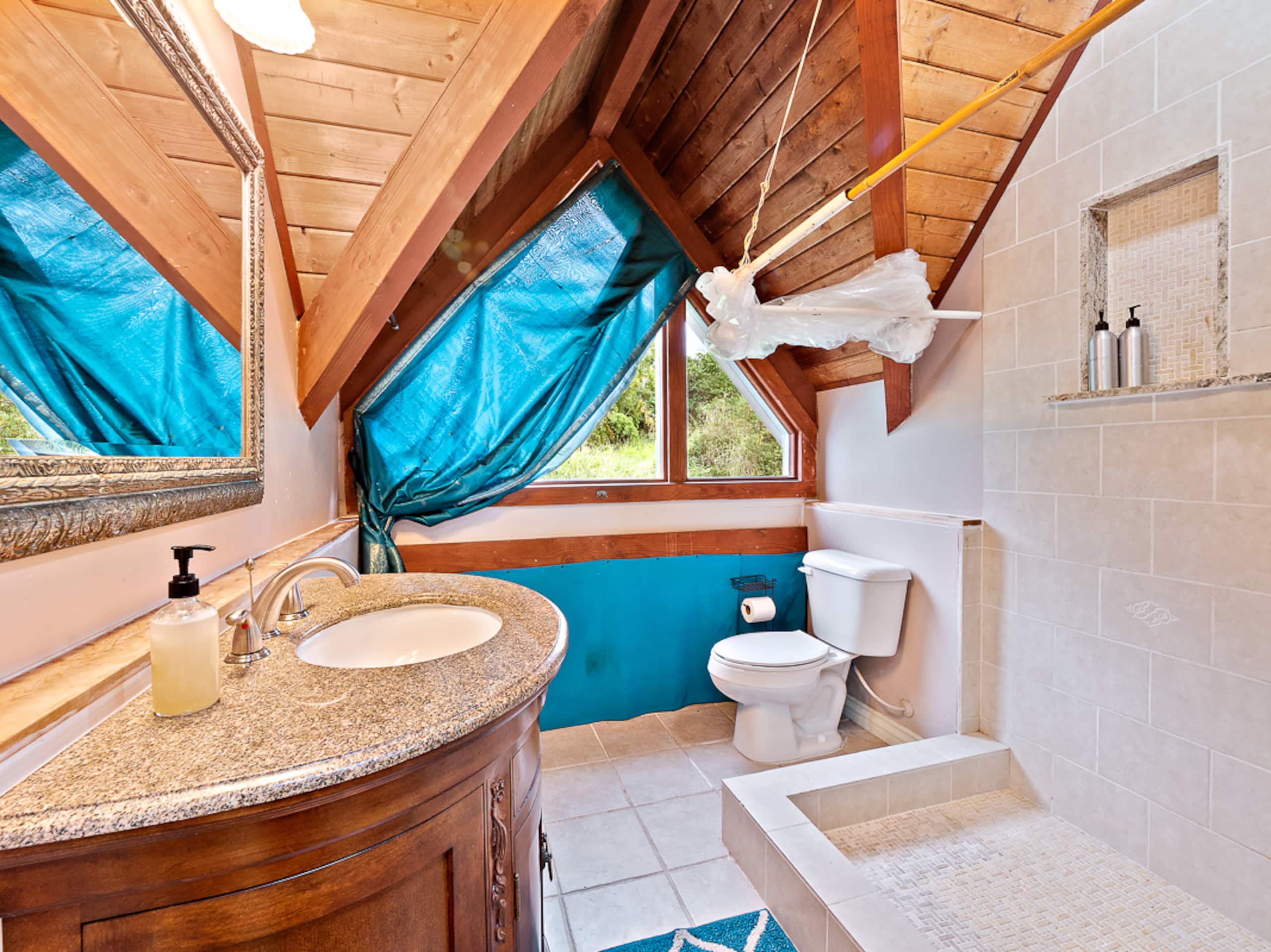 Home in Holualoa · ★4.6 · 4 bedrooms · 7 beds · 3.5 private baths - Image 24