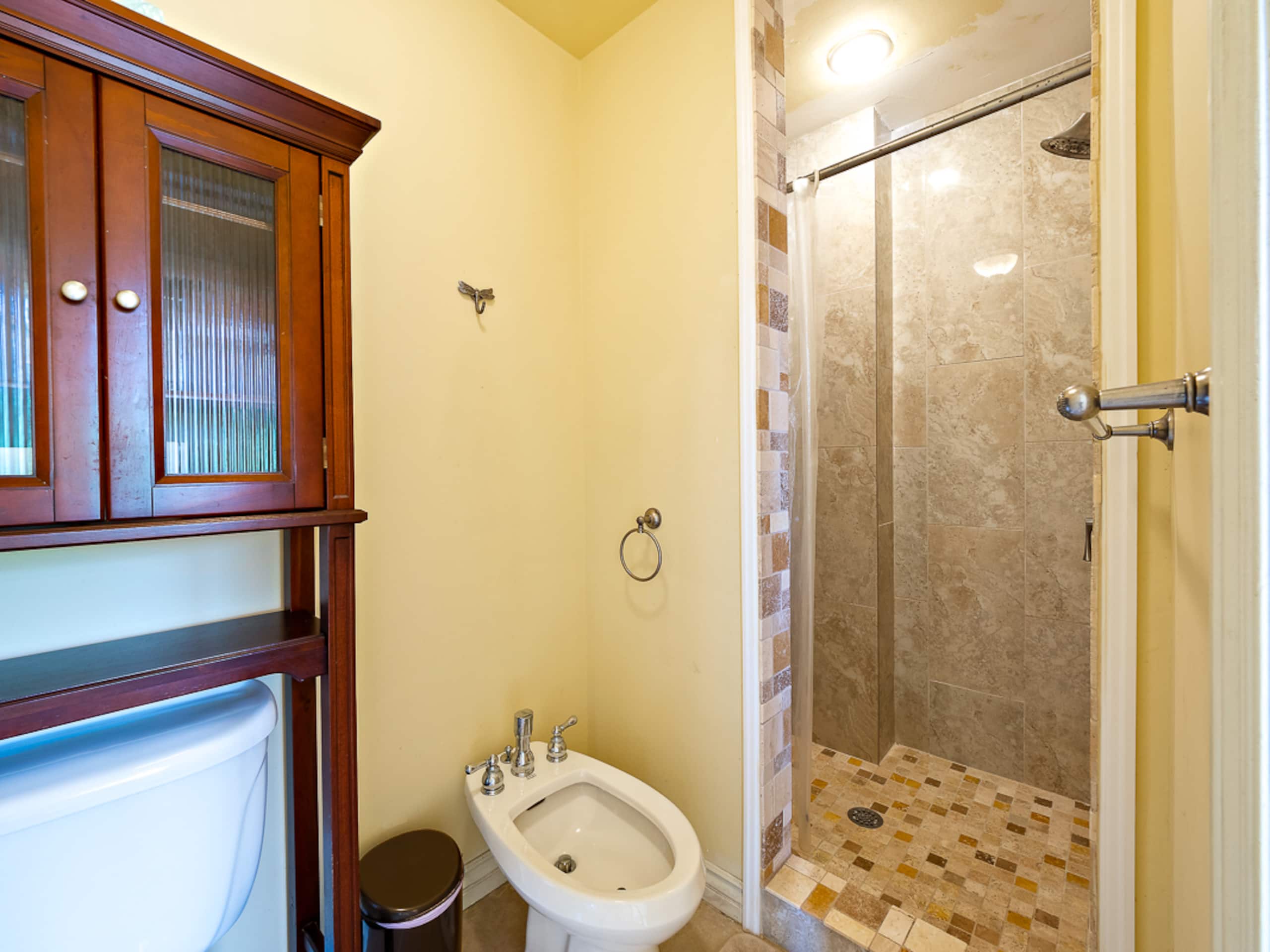 Home in Holualoa · ★4.6 · 4 bedrooms · 7 beds · 3.5 private baths - Image 25