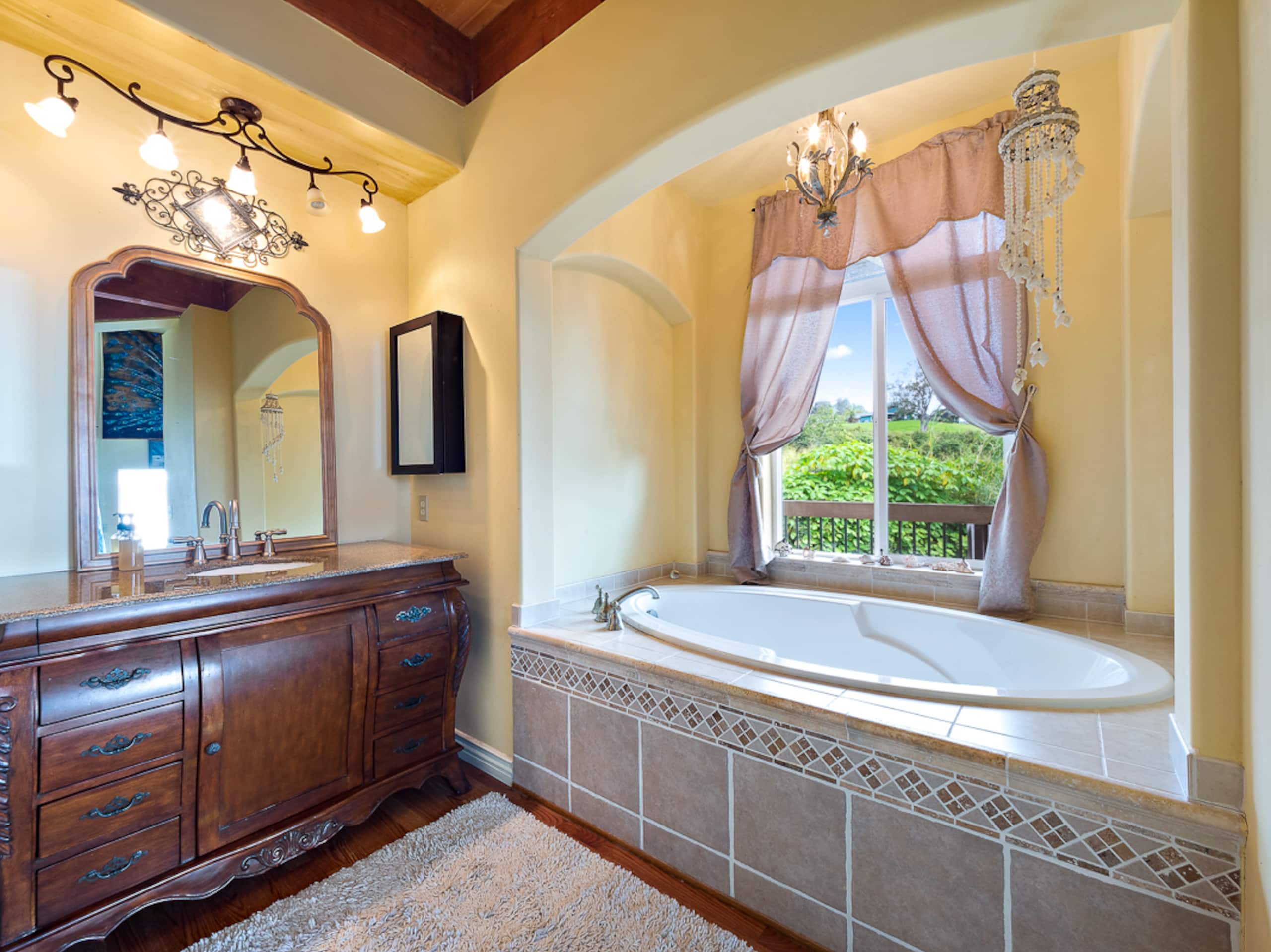 Home in Holualoa · ★4.6 · 4 bedrooms · 7 beds · 3.5 private baths - Image 26