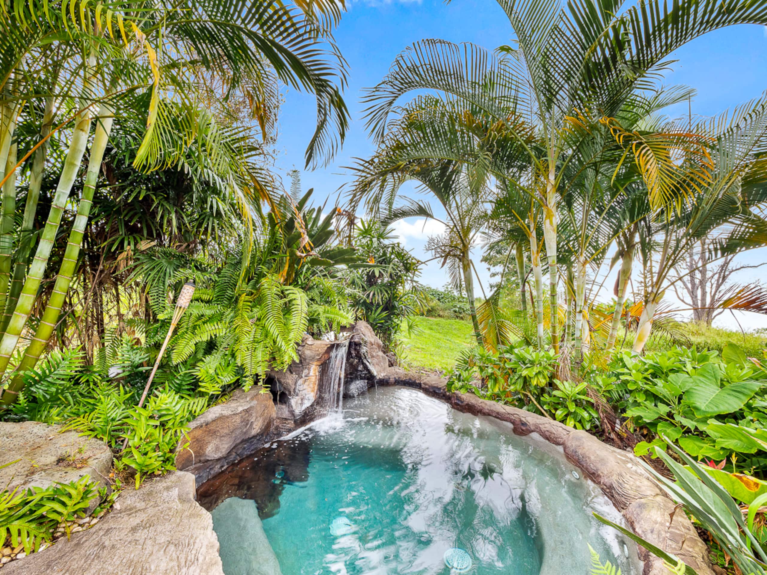 Home in Holualoa · ★4.6 · 4 bedrooms · 7 beds · 3.5 private baths - Image 33