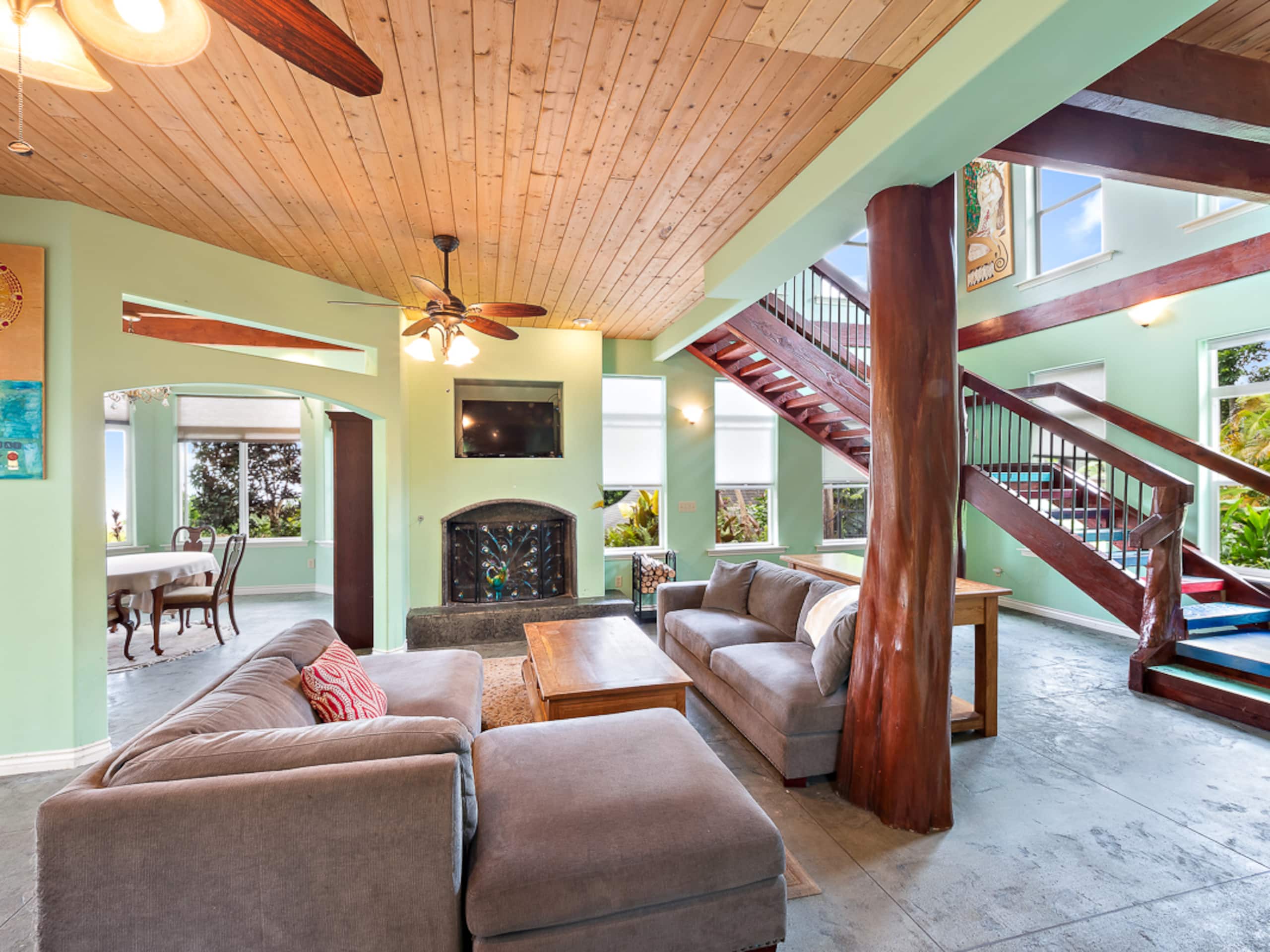 Home in Holualoa · ★4.6 · 4 bedrooms · 7 beds · 3.5 private baths - Image 4