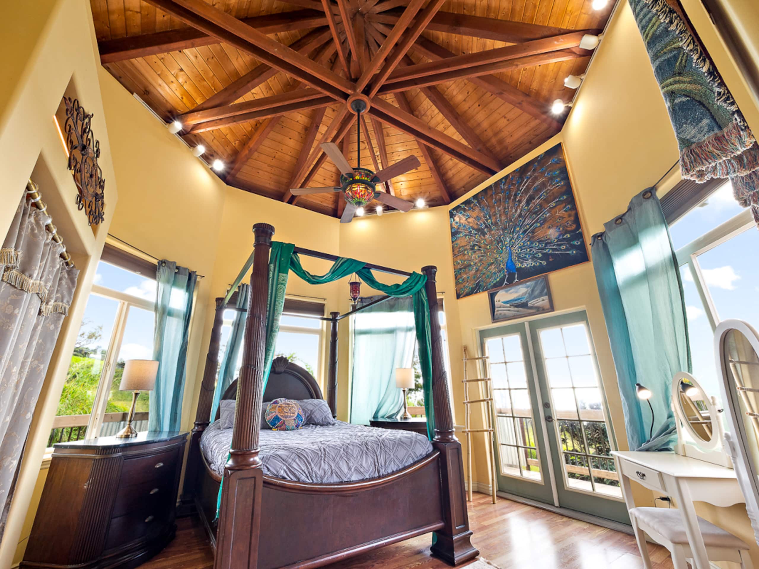 Home in Holualoa · ★4.6 · 4 bedrooms · 7 beds · 3.5 private baths - Image 13