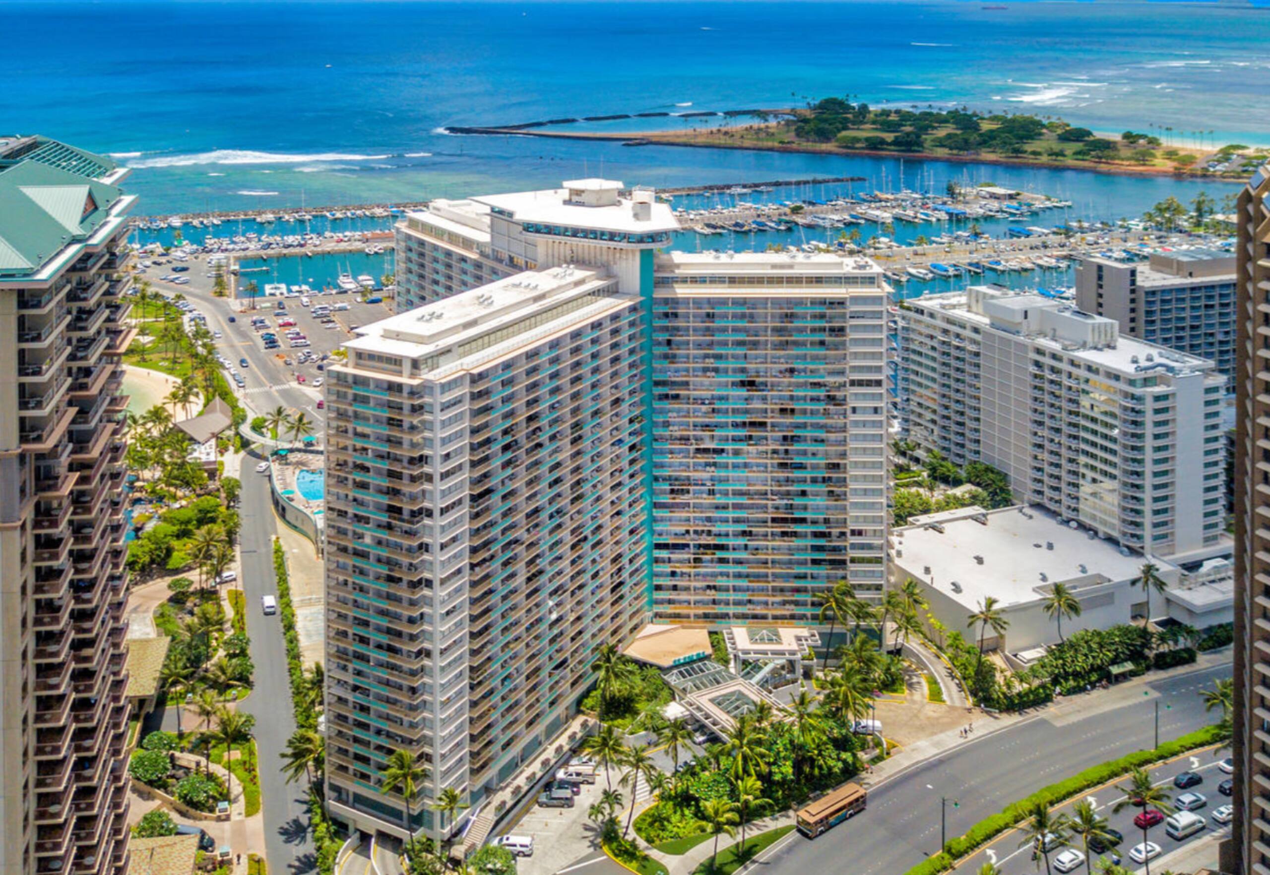Condo in Honolulu · ★5.0 · Studio · 2 beds · 1 private bath - Image 40