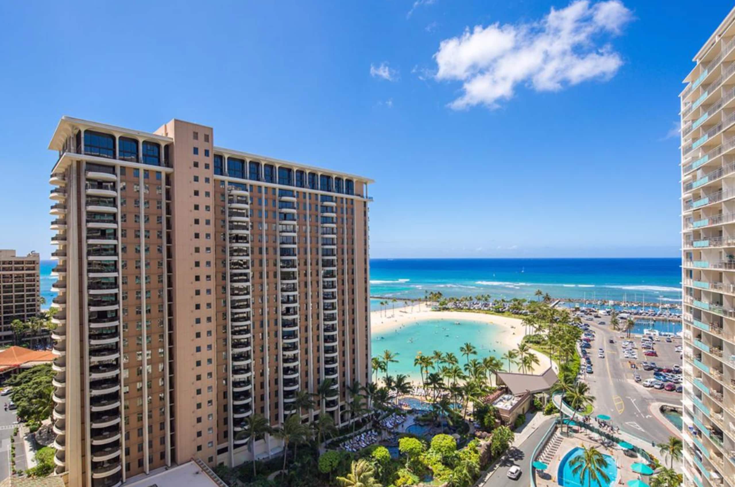 Condo in Honolulu · ★5.0 · Studio · 2 beds · 1 private bath - Image 33