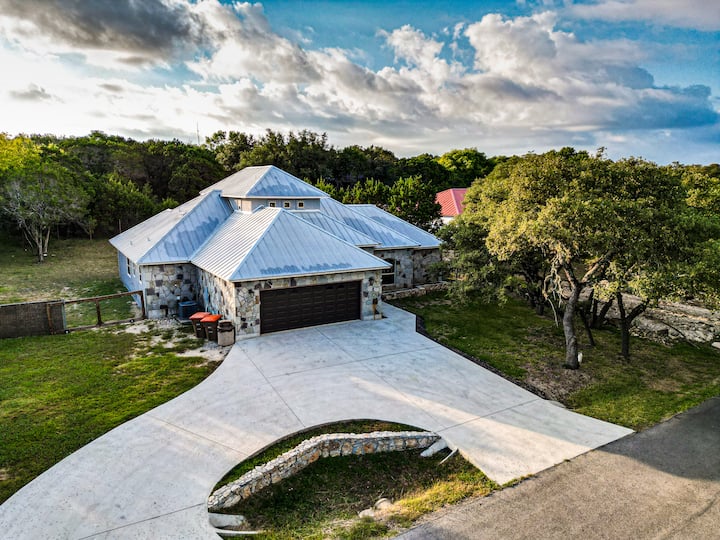 Tranquil Getaway in the Heart of Canyon Lake Houses for Rent in