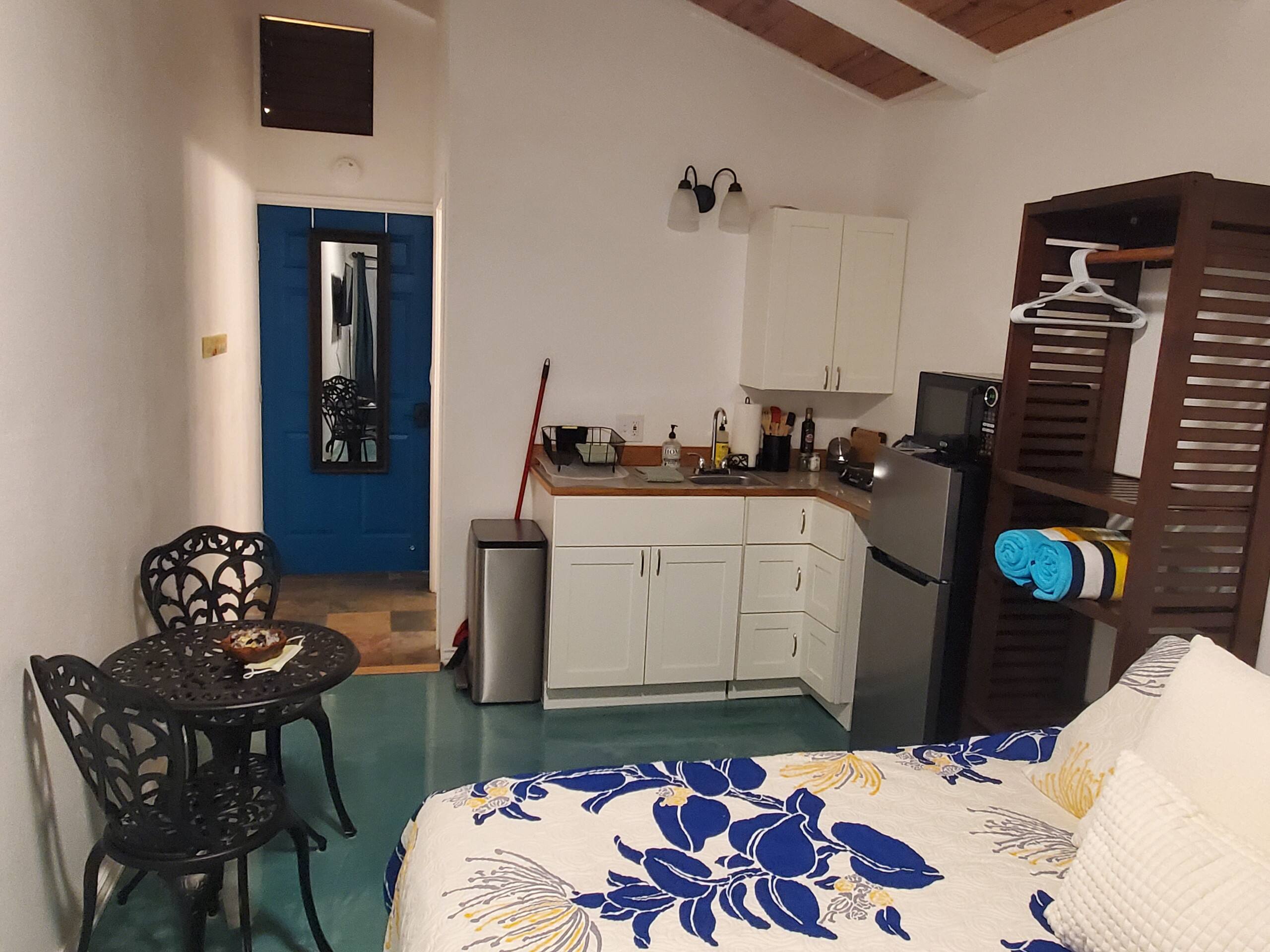 Olena Studio; King bed, Close to Airport - Photo 30