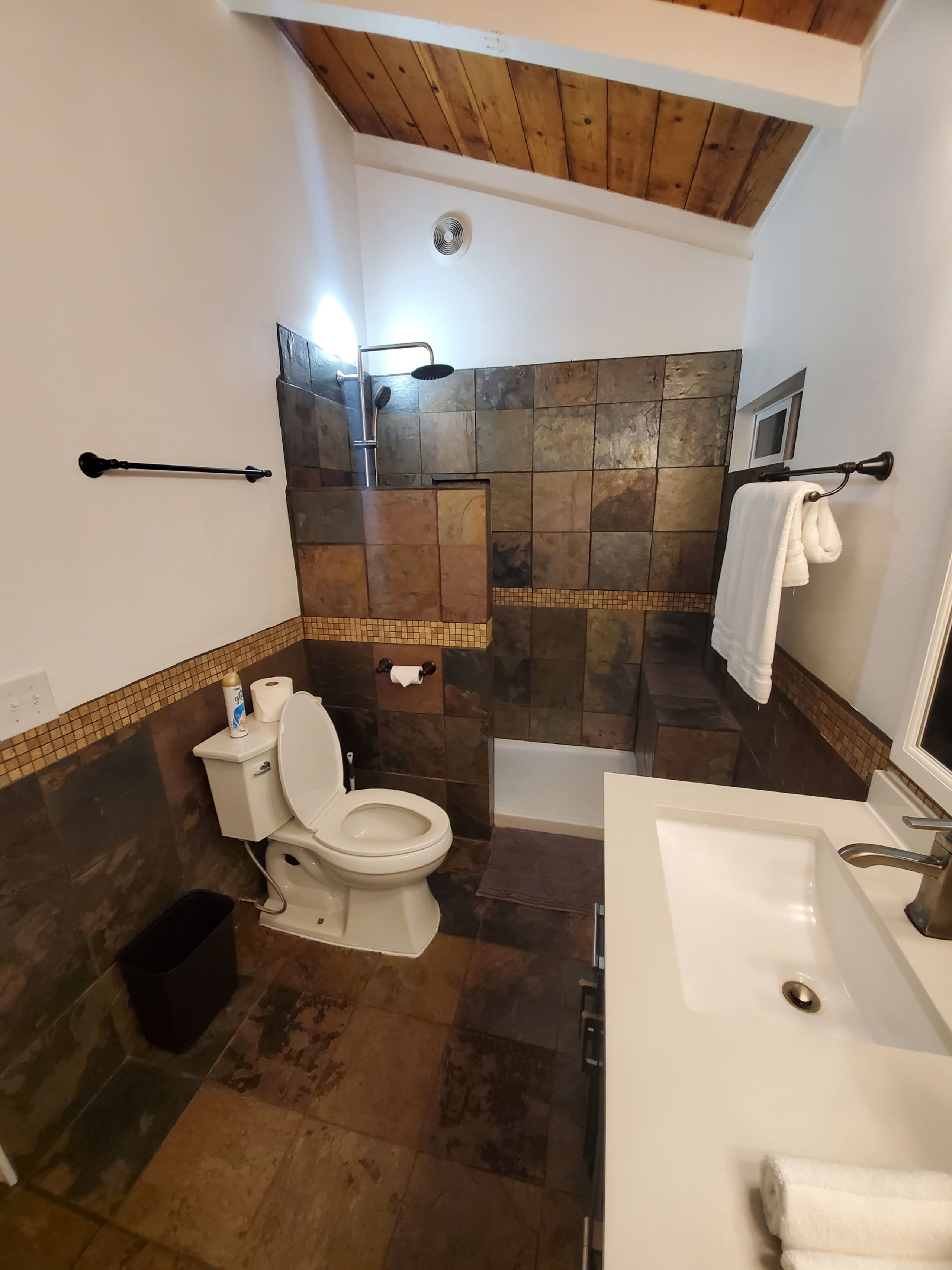 Olena Studio; King bed, Close to Airport - Photo 10
