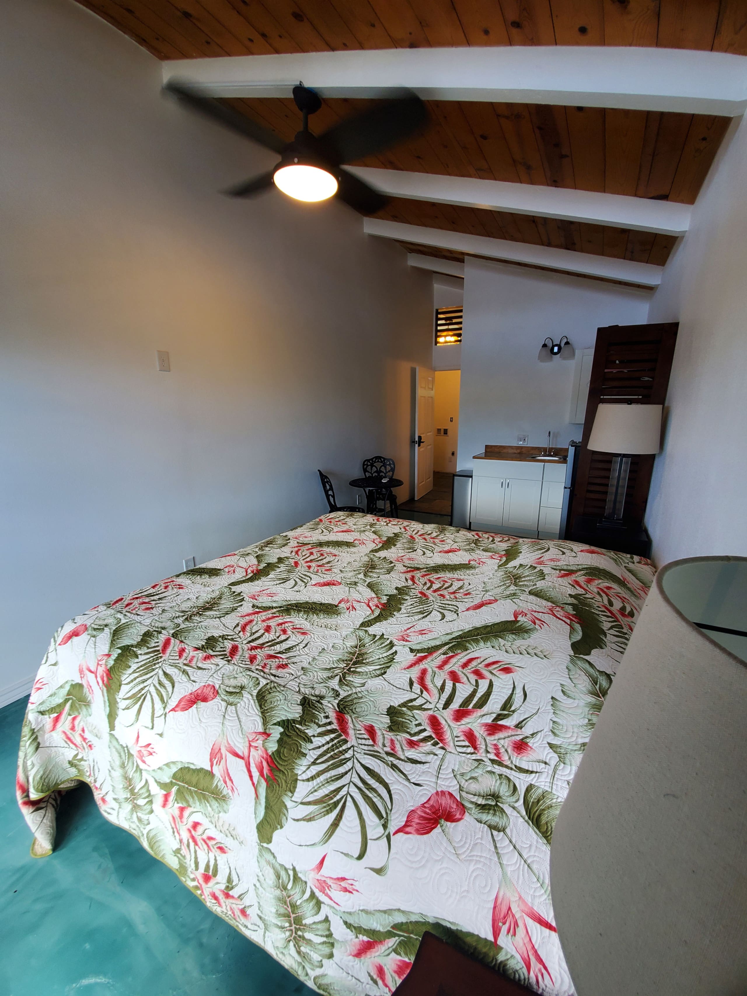 Olena Studio; King bed, Close to Airport - Photo 25