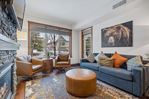 Top performing Airbnb: The Den | Outdoor Hot Tub + Pool | Walkout Patio in Canmore