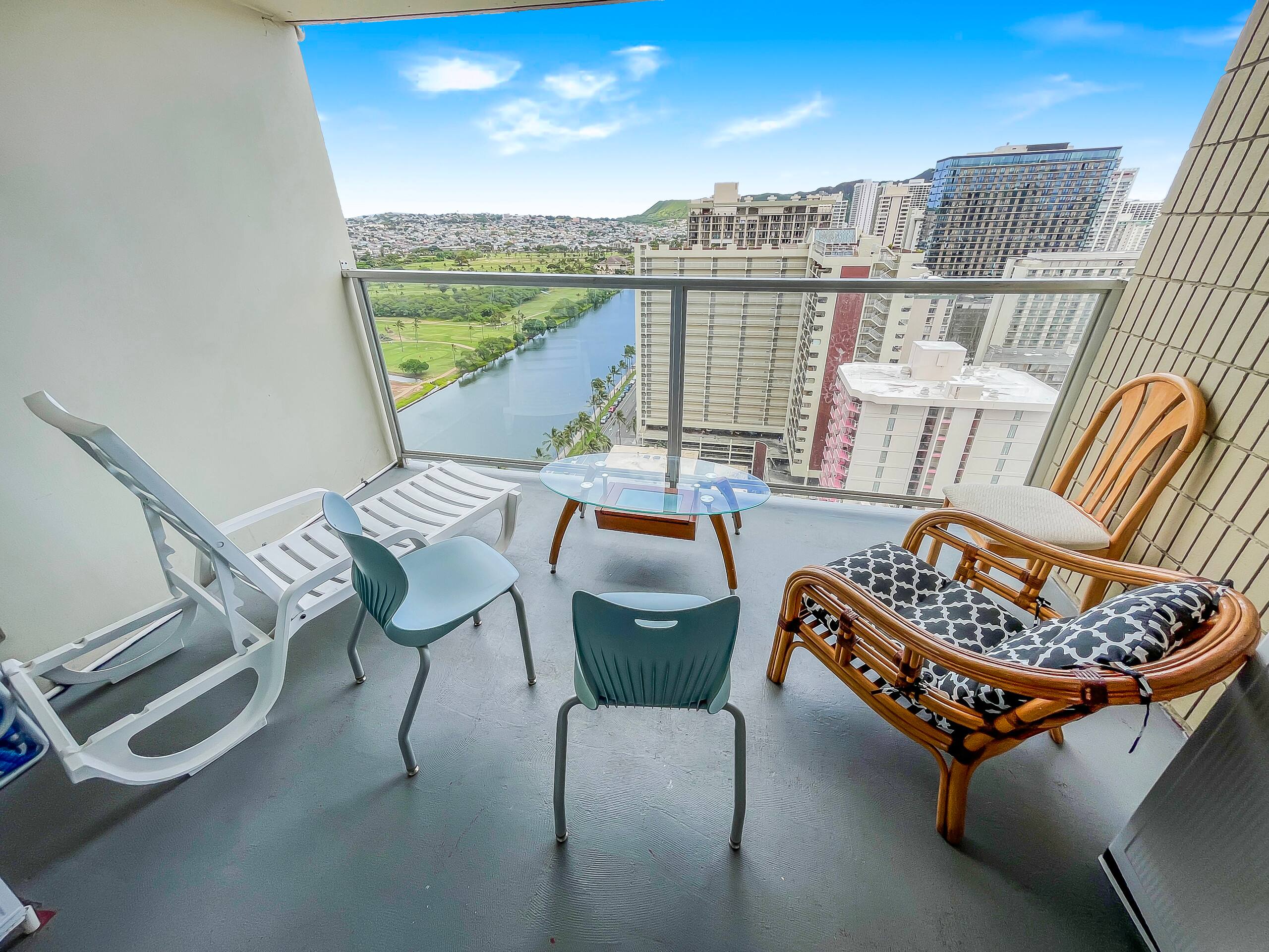 Condo in Honolulu · ★4.74 · Studio · 2 beds · 1 private bath - Image 12