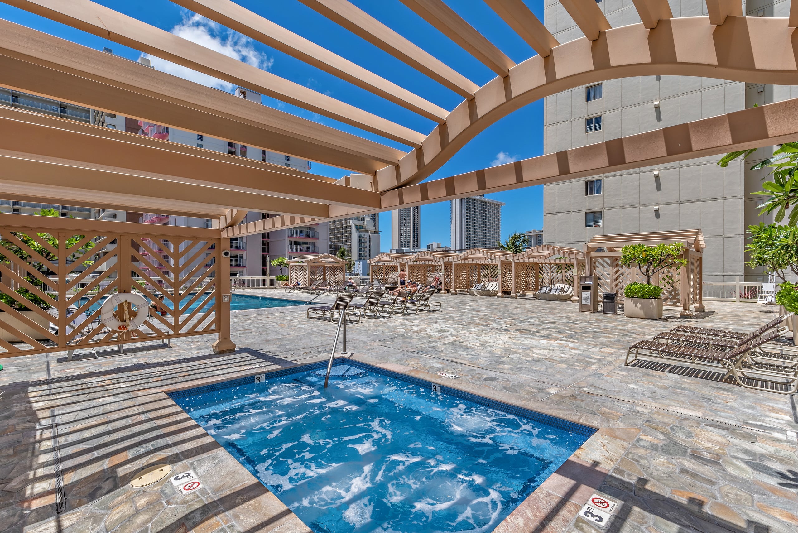 Condo in Honolulu · ★4.74 · Studio · 2 beds · 1 private bath - Image 21