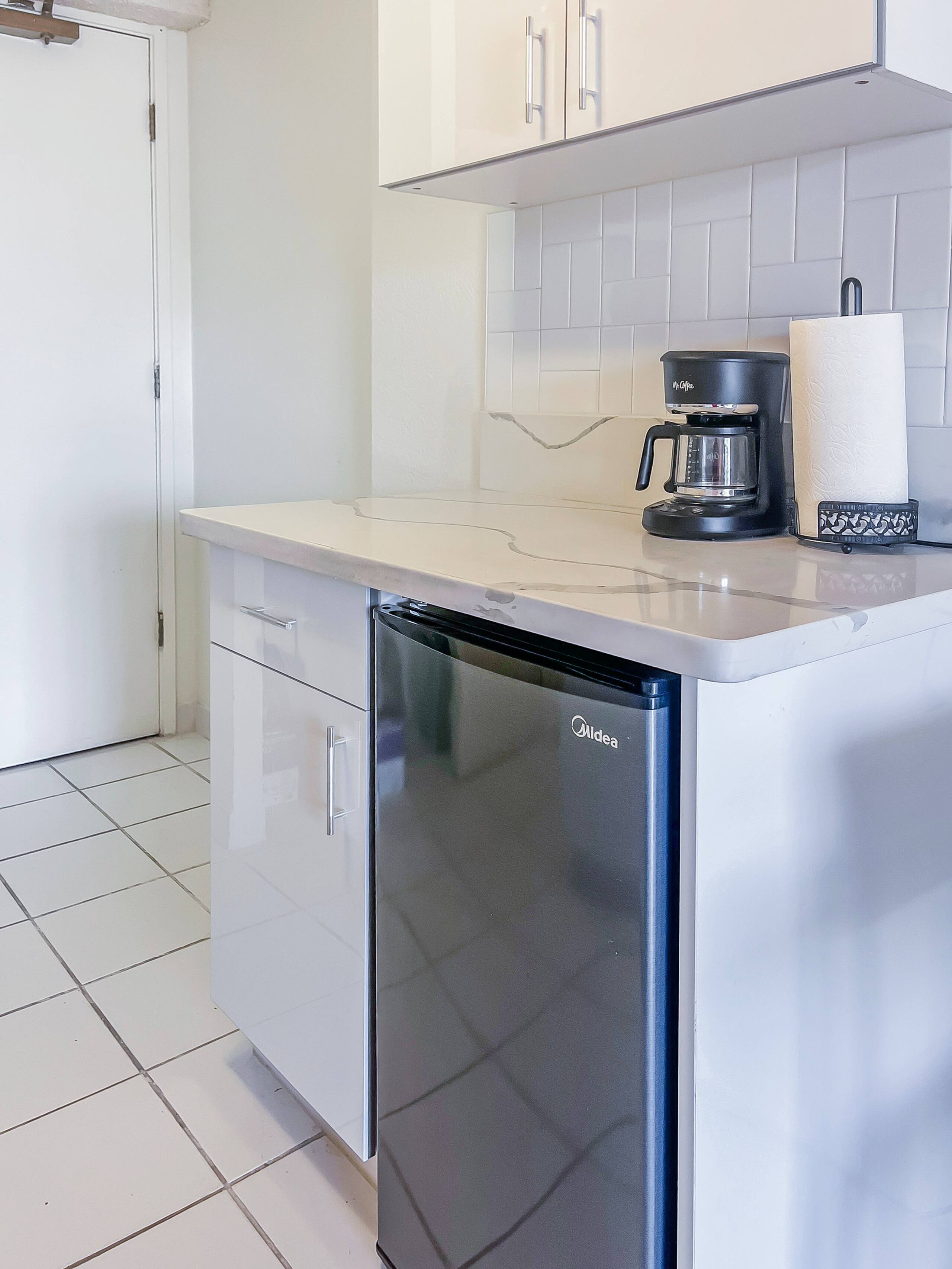 Condo in Honolulu · ★4.74 · Studio · 2 beds · 1 private bath - Image 5