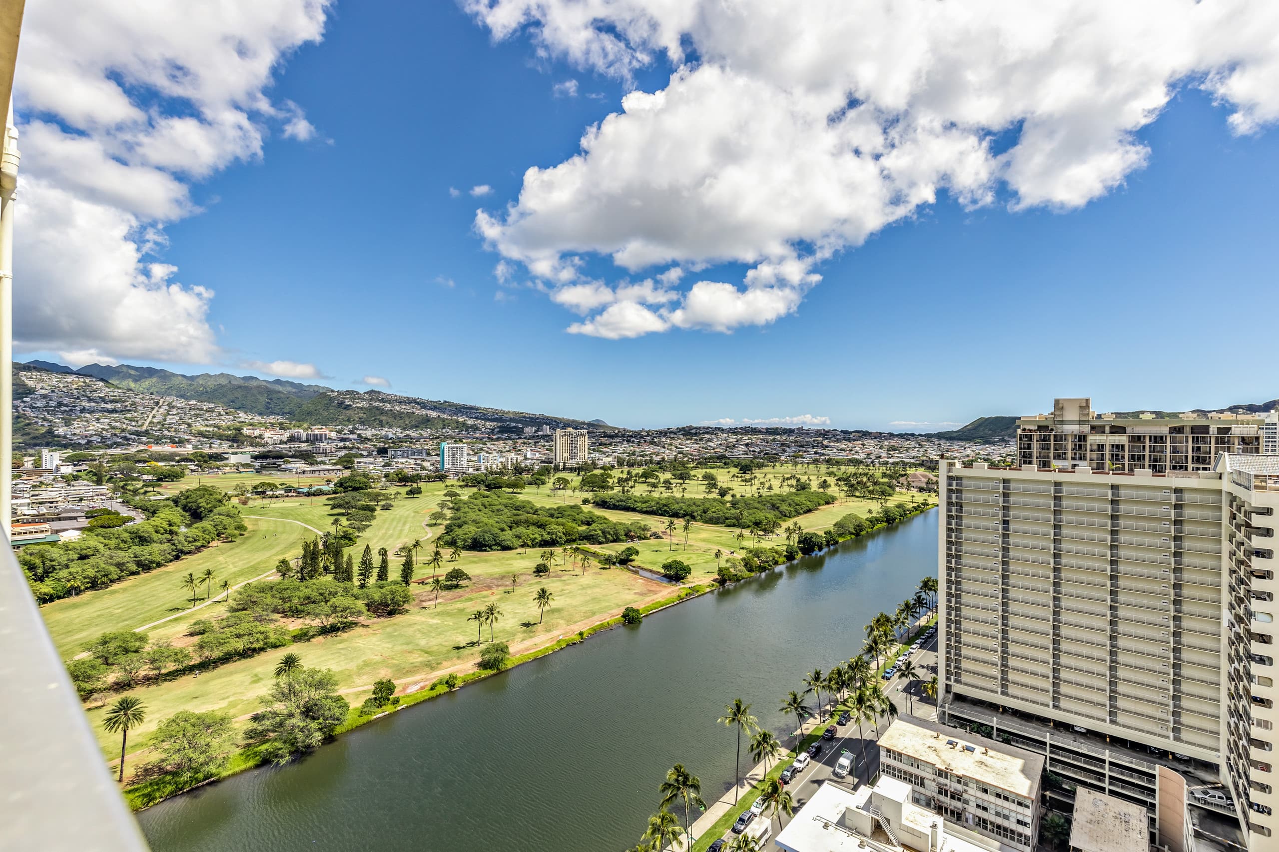 Condo in Honolulu · ★4.74 · Studio · 2 beds · 1 private bath - Image 15