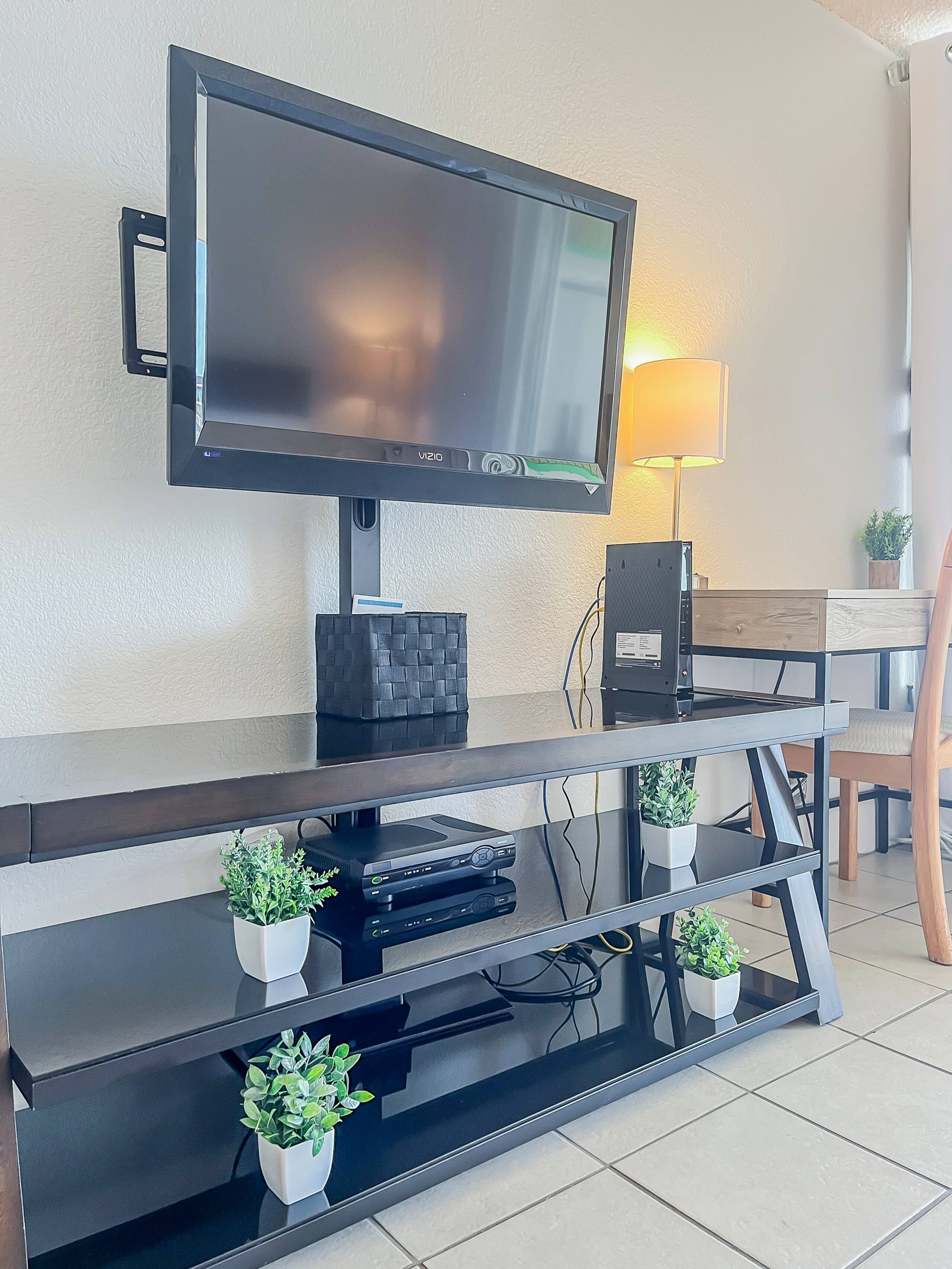 Condo in Honolulu · ★4.74 · Studio · 2 beds · 1 private bath - Image 3