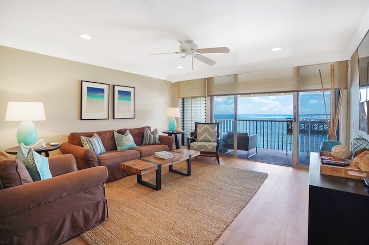 Comfy Living Room with an amazing ocean view. Listen to the waves. Includes a sleeper sofa.  Free wifi, cable and Bose sound bar to connect your tunes or stream your favorite movies.