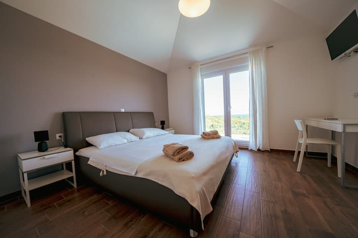 Spavaća soba 4 s pogledom na more iz kreveta