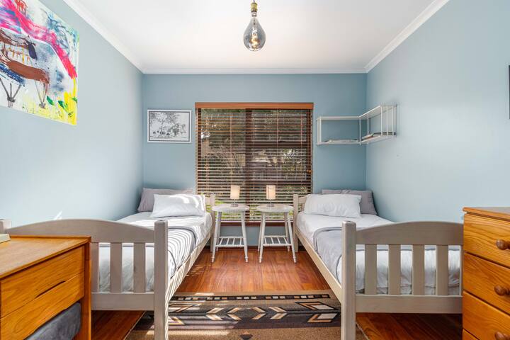 Idyllic poolside living gallery image 5