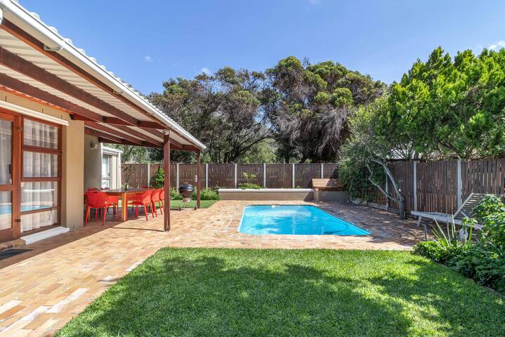 Idyllic poolside living