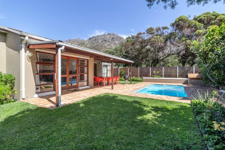 Idyllic poolside living gallery image 2