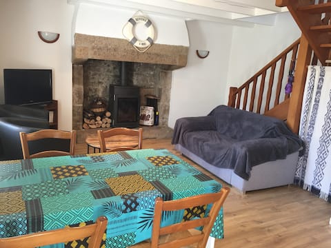 Top Airbnb: Typical fisherman's house, direct beach access in Pleumeur Bodou
