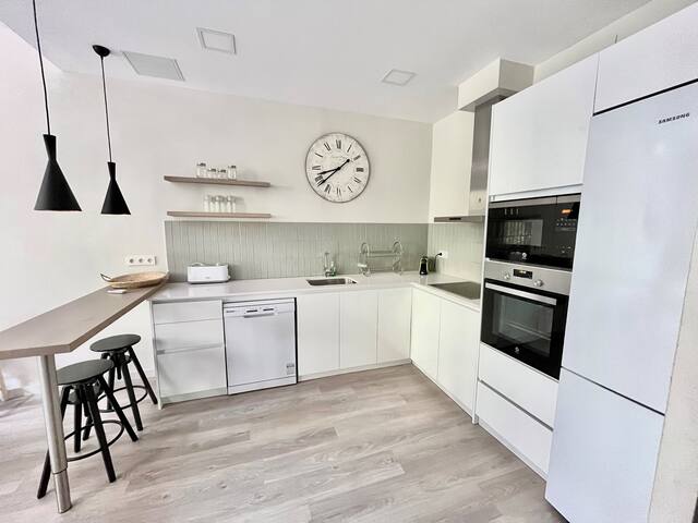 Just perfect for visiting. gallery image 5