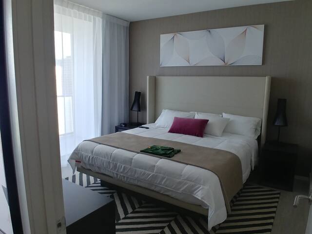 HYDE BEACH 38th floor. Ocean front.Wonderful views gallery image 4