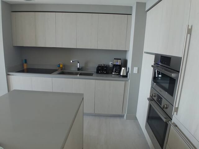 HYDE BEACH 38th floor. Ocean front.Wonderful views gallery image 5