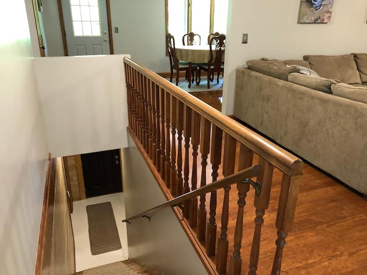 Scendi le scale dal soggiorno principale