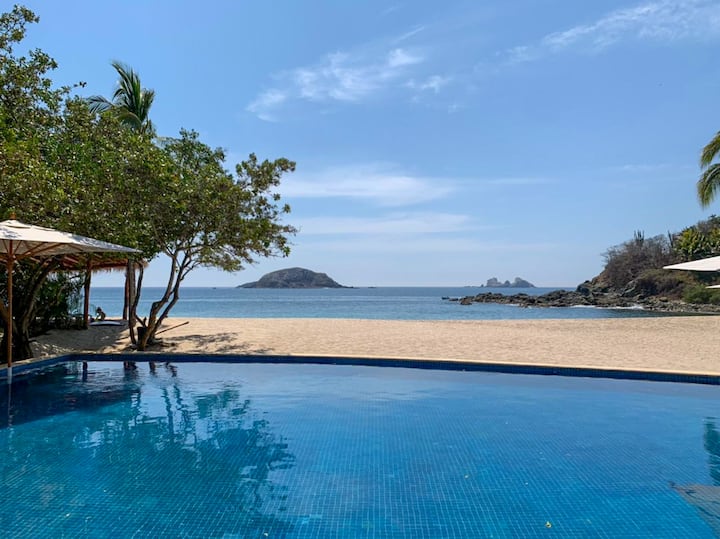 Casa Cala Beautiful Beachfront House in Ixtapa Houses for Rent in