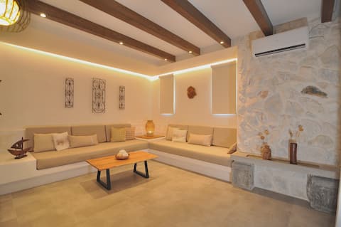 Top performing Airbnb: Kyanis, magical sea view villa in Δήμος Καρπάθου
