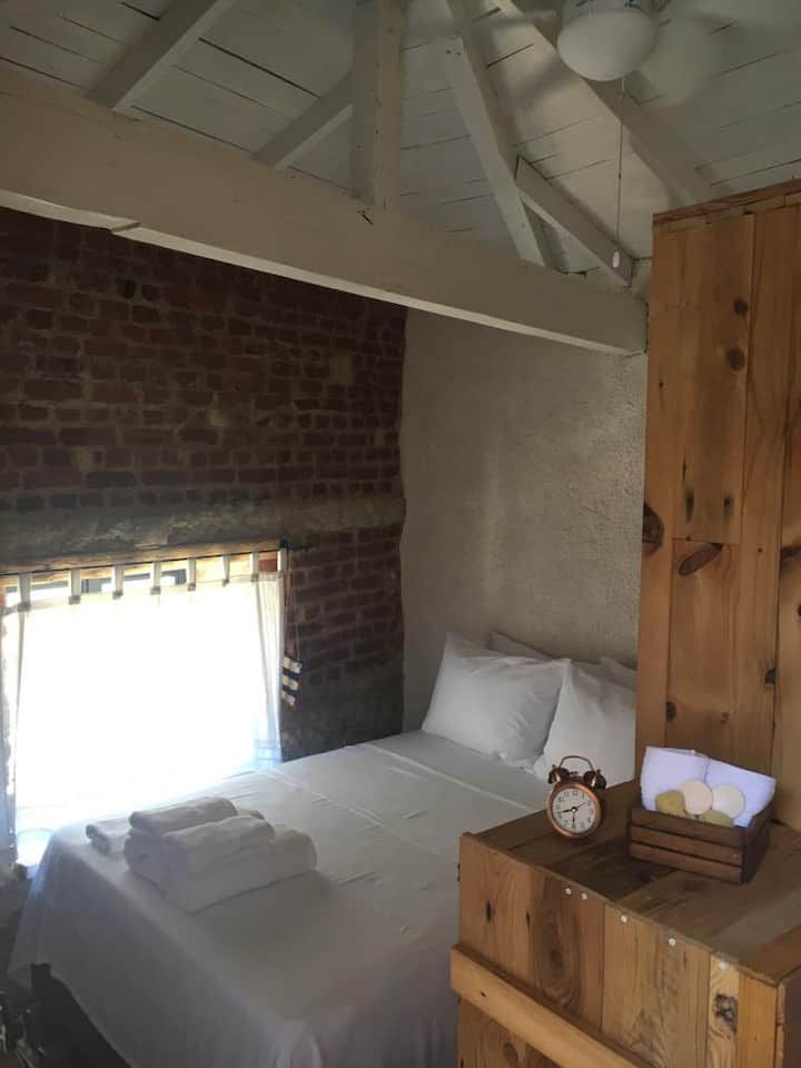 Segundo dormitorio (habitación blanca)
