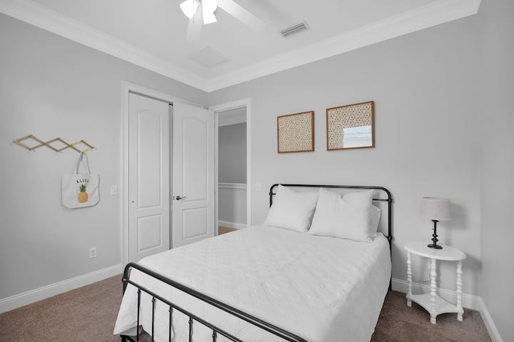 Dhomë gjumi 2- krevat dopio "queen", që lidhet me fole dhe banjë me jill 