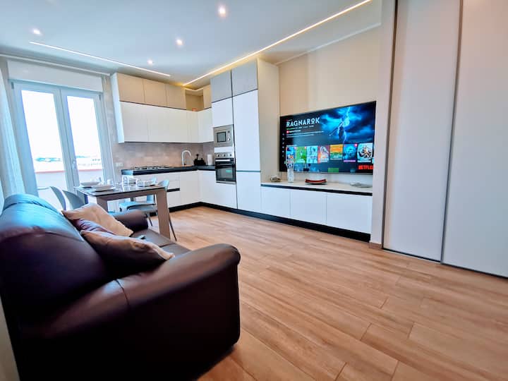 Belvedere Attic ★★★★★ | Super Central | ☀Seaview ☀