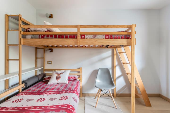 ห้องเซอร์โวห้องพักขนาดใหญ่พร้อมเตียงใหญ่ 