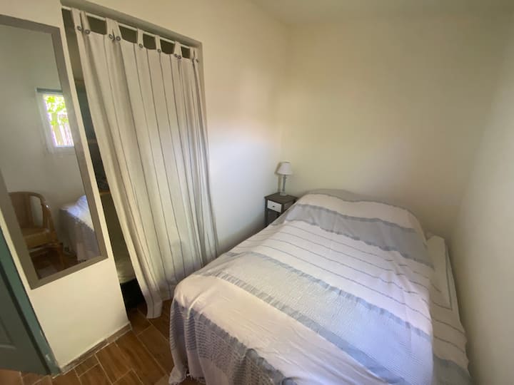 ห้องนอน 2 (Bedroom 2)