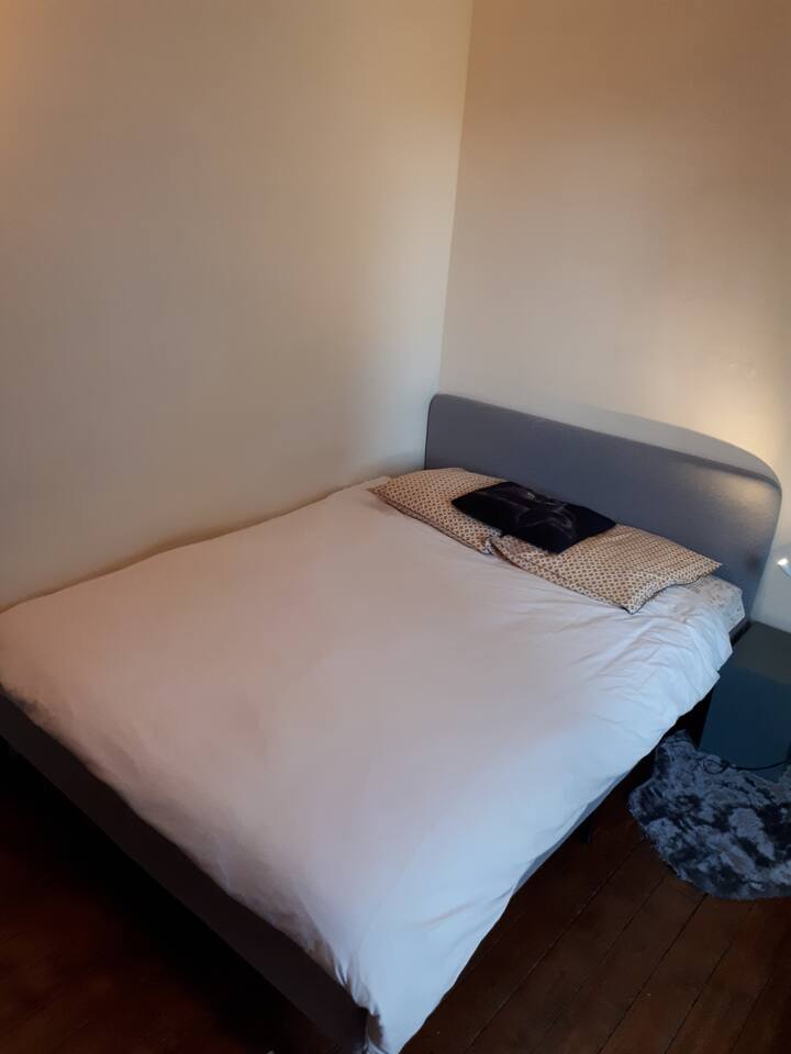dormitorio con 2 camas 140x200