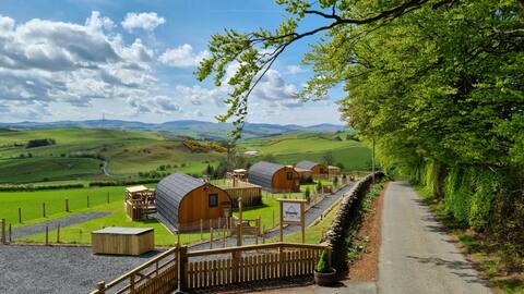 Stouslie Snugs Luxury Farm Glamping - Sleepy Sheep