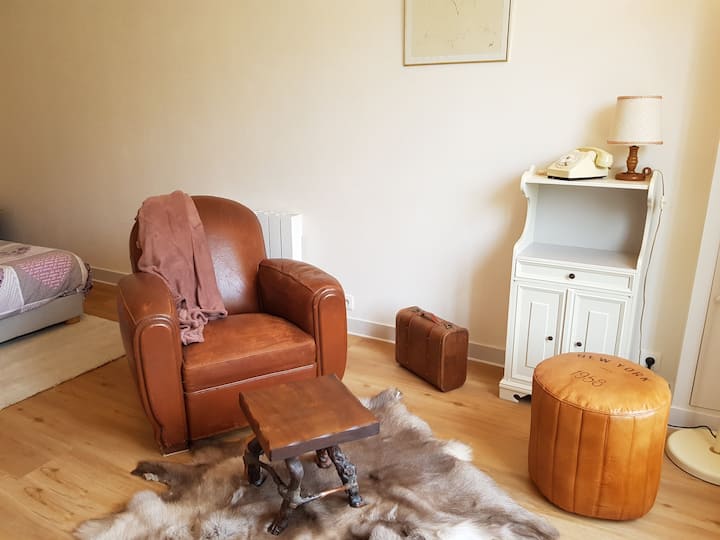 มาพร้อมกับห้องนั่งเล่นสไตล์วินเทจขนาดเล็ก