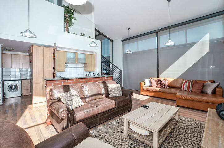 Lovely Penthouse with Breathtaking Views CS gallery image 2