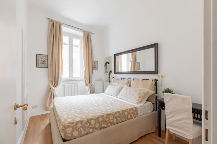 iFlat | Elegant Apt few steps from Spanish Steps gallery image 2