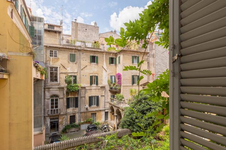 iFlat | Elegant Apt few steps from Spanish Steps gallery image 3